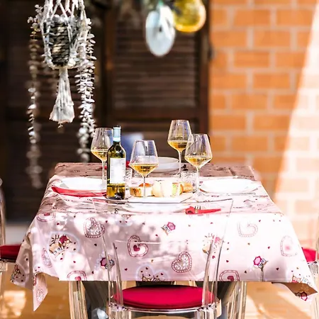 Hostly - Giusy Garden - Only For Holidays